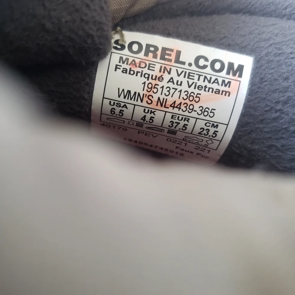 Sorel Out N About III Puffy Zip boots, size 6.5